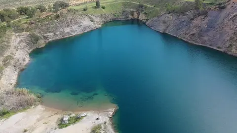 Hallan el cad&aacute;ver de un joven desaparecido en un lago de Villanueva del R&iacute;o y Minas (Sevilla)