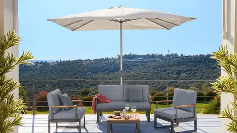 Este parasol de Leroy Merlin funciona con luz solar