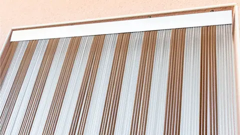 Llega a Leroy Merlin la cortina de guirnaldas para tener la puerta abierta