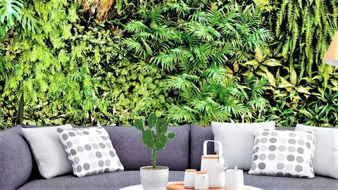 Meter un jard&iacute;n en la pared de casa nunca fue tan f&aacute;cil y barato: el de Leroy Merlin no hace falta regarlo