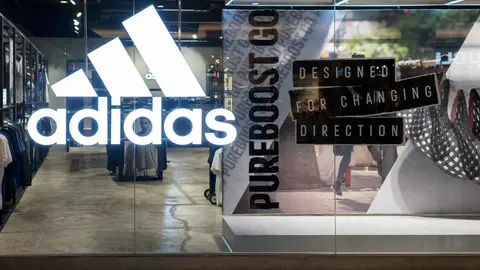 Adidas prepara la vuelta al colegio para las madres en pleno agosto: sudadera chaqueta y mochila