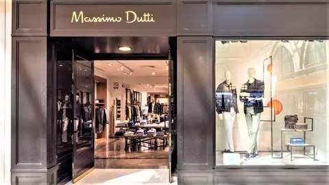 El jersey para la mujer pija que llevas dentro que Massimo Dutti saca para verano: ideal con short