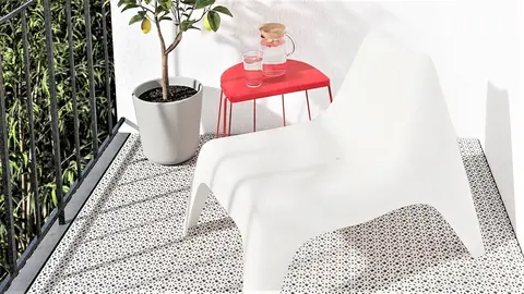 No puede ser: Ikea ofrece suelo para la terraza o balc&oacute;n al estilo Leroy Merlin pero que montas haciendo clic