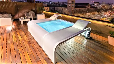 Leroy Merlin y Amazon arrasan con la piscina (con tumbonas) para terrazas y balcones