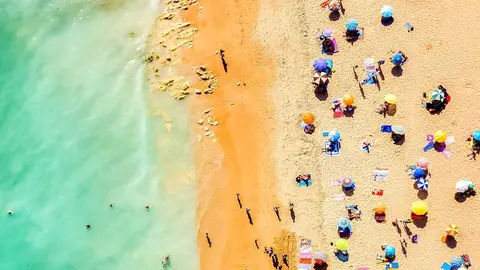 La soluci&oacute;n perfecta de Decathlon para protegerse del sol y del viento en la playa y el campo se monta en 2 segundos