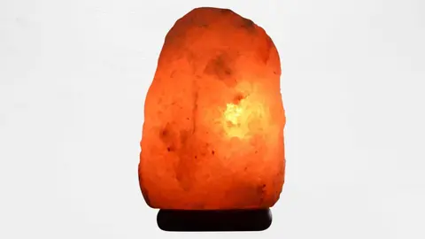 L&aacute;mpara de sal de Himalaya de Maisons du Monde