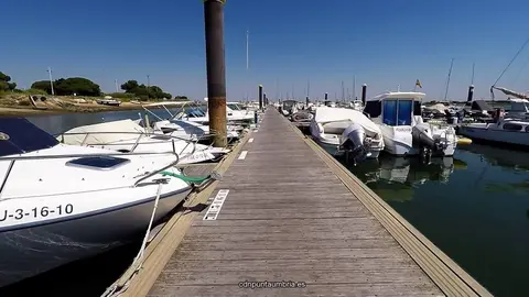 Encuentran el cad&aacute;ver de un hombre en el club n&aacute;utico de Punta Umbr&iacute;a (Huelva)