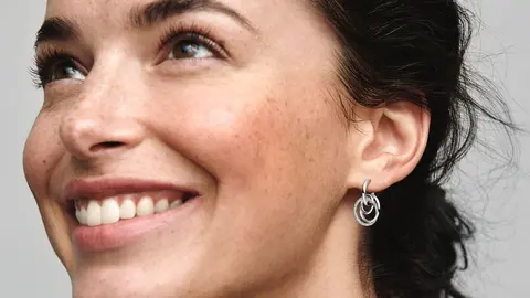 El pendiente de aros de plata que enamora de Pandora a las mujeres de m&aacute;s de 30 a&ntilde;os