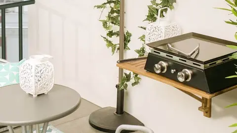 La mesa chula para terraza y balc&oacute;n que no ocupa lugar: est&aacute; en Amazon imitando a la de Ikea