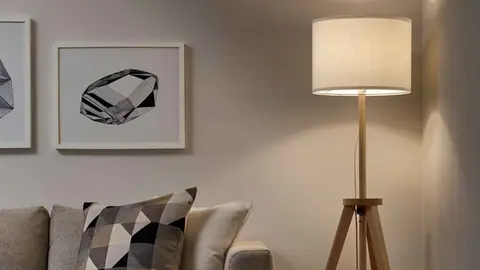 L&aacute;mpara de pie LAUTERS de Ikea