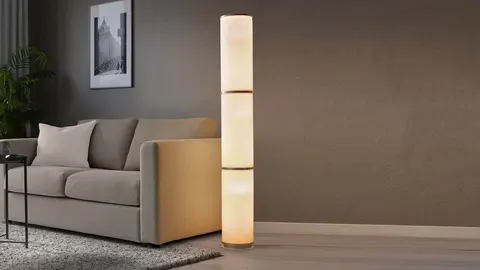 El blanco arrasa en el sal&oacute;n: Ikea lo sabe con esta bonita l&aacute;mpara que adorna e ilumina