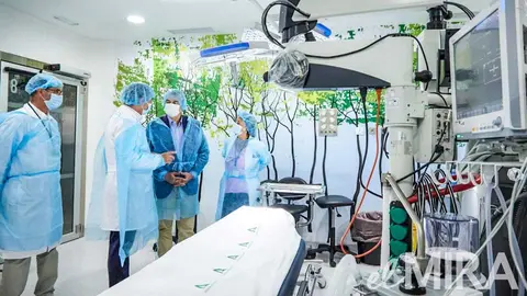 El nuevo Hospital de D&iacute;a Quir&uacute;rgico de Jerez es visitado por Antonio Sanz