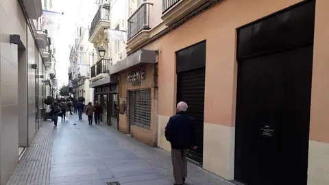 Una mujer roba en 3 tiendas en pleno centro de C&aacute;diz. Ten&iacute;a una orden de alejamiento