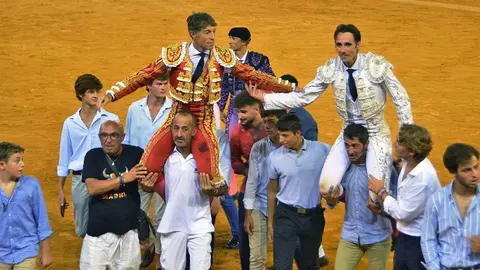 6 Escribano y Morilla a hombros