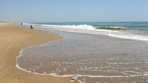 Esta es la brutal paliza de un abuelo a su nieto de 7 a&ntilde;os en la playa de La Antilla