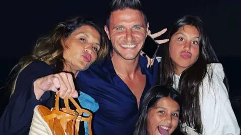 Joaqu&iacute;n junto a su familia | Instagram