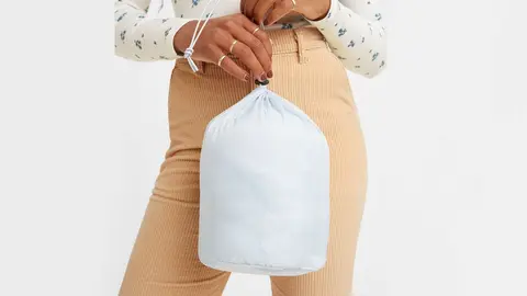 Llega la nueva chaqueta de Levi's que se pliega y se mete en el bolso (1)