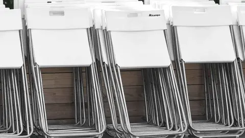 La silla plegable que no ocupa lugar de Alcampo es resistente para visitas inesperadas