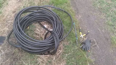 As&iacute; roban mangueras de cable procedentes de una obra en M&aacute;laga