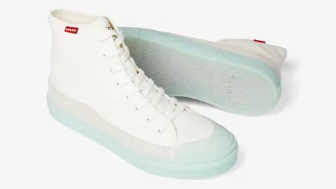 Levi&acute;s saca unos botines que son la mezcla entre Nike y las Converse de siempre