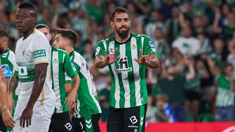 Borja Iglesias celebra su gol en el Real Betis - Elche | Salvador L&oacute;pez para El MIRA