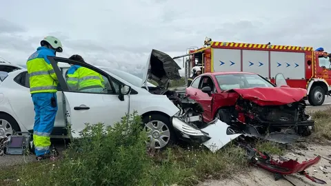 Esta es la impactante colisi&oacute;n frontal entre 2 turismos en C&aacute;diz