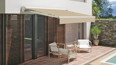 El toldo de 3 x 2 metros para terraza y balc&oacute;n que Leroy Merlin pone con descuentazo