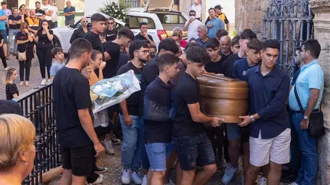 &Iacute;llora entera despide al joven Juan. La historia de un pueblo unido para cercar al asesino