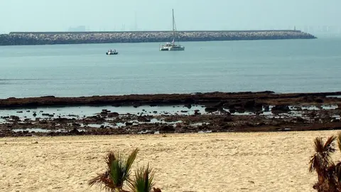 Cae en el espig&oacute;n de una playa de El Puerto de Santa Mar&iacute;a