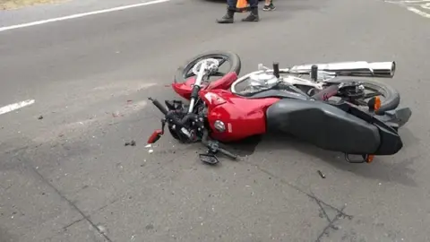Impactante choque entre 2 motos en pleno centro de C&oacute;rdoba. Estas son las consecuencias
