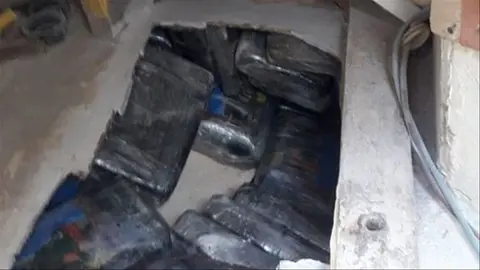 As&iacute; llega a C&aacute;diz un velero valorado en 15 millones y cargado con 400 kilos de coca&iacute;na