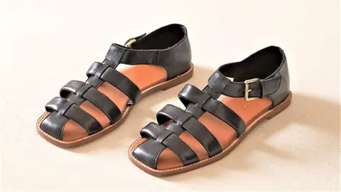 Las sandalias de piel estilo romanas que tiene Zara Home: estilo retro si vistes de lino