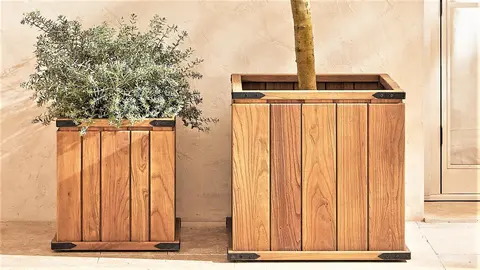 Toque y distinci&oacute;n para la terraza con estos maceteros plegables de Zara Home: se oscurecen al mojarse