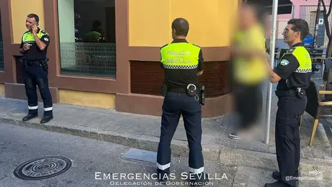 Desaparece un hombre en pleno centro de Sevilla. Lo encuentran polic&iacute;as fuera de servicio