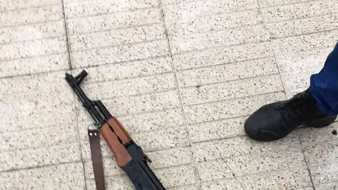 Irrumpe en su antigua empresa en M&aacute;laga y se l&iacute;a a tiros con los trabajadores