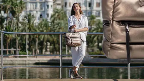 En Xti regresan con el estilo abrigo acolchado para bolsos: este arrasa en pleno verano 2022