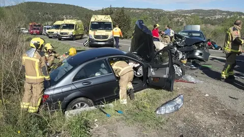 Esta es la impactante colisi&oacute;n entre 3 turismos en Utrera (Sevilla)