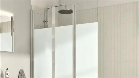 Adi&oacute;s a la cortina de ba&ntilde;o que acaba pegada a la piel: Leroy Merlin arrasa con esta mampara