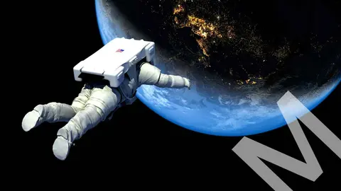 Estas zapatillas para mujer de Amazon parecen unas botas de astronauta