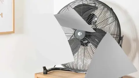 Este ventilador arrasa con los papeles de la mesa pero te evita sudar y est&aacute; en Leroy Merlin