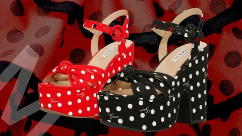 Guess lanza sandalias que vibran con arte en rojas y negras