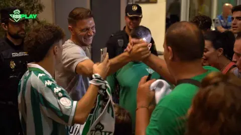 Joaqu&iacute;n saluda al aficionado al que le hizo el aut&oacute;grafo | RBBTV