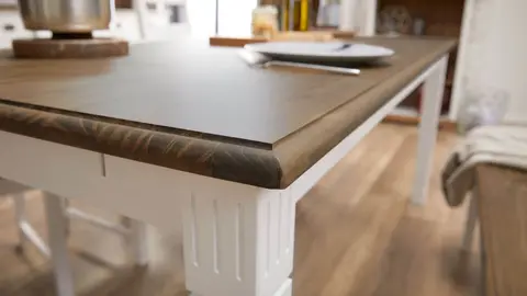 Jysk echa las 4 patas de su mesa de comedor grande a Ikea