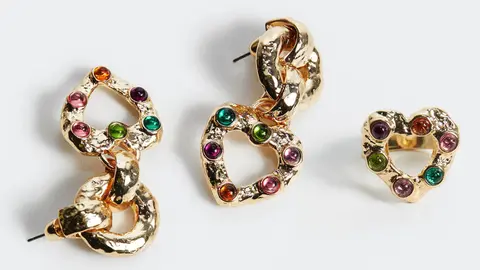 Mango quiere frenar a Pandora y Tous en joyer&iacute;a con sus pendientes y anillos que gritan al amor