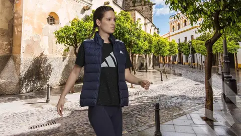 Este chaleco Adidas que tiene Decathlon es ideal para el entretiempo