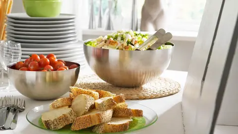 La ensaladera de IKEA no puede faltar en la cocina: 28 cm de acero y muy resistente