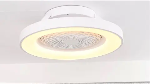 Adi&oacute;s aspas feas del techo: este ventilador con l&aacute;mpara de Leroy Merlin llena de elegancia el sal&oacute;n