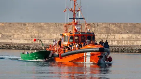 Nadando con un aro salvavidas a millas de la costa de C&aacute;diz. As&iacute; ha sido el desenlace