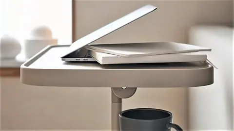 Lo &uacute;ltimo para sentarte con el ordenador o la comida en el sof&aacute; lo tiene Ikea: no ocupa lugar