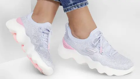 Las zapatillas de Skechers para caminar dicen adi&oacute;s a los pies cansados